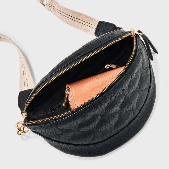 Universal thread black quilted belt bag NWT - Picture 4 of 9